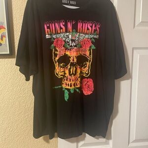 Torrid Black Graphic Tee with Skull and Roses sz 3x Guns & roses cool tee 22-24